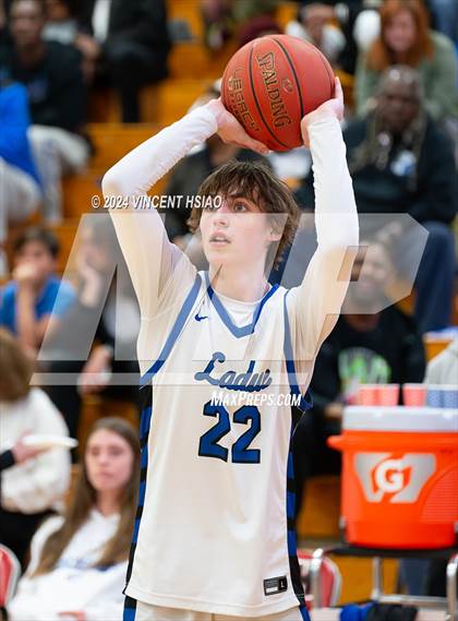 Thumbnail 3 in Ladue Horton Watkins vs. De Smet Jesuit (MSHSAA Class 5 District 3 Final) photogallery.