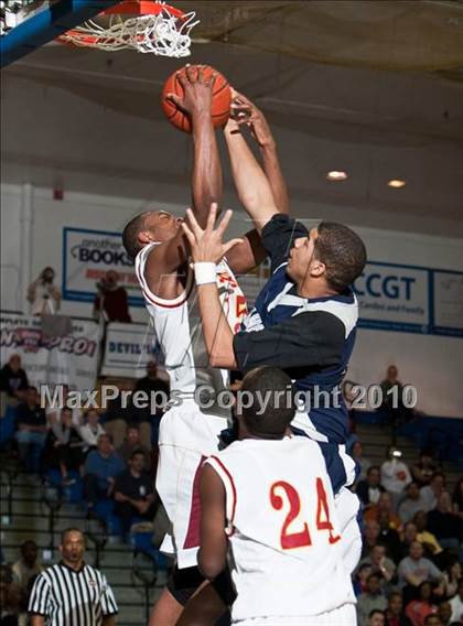 Thumbnail 1 in St. Joseph vs Hillhouse (CIAC LL Semifinal) photogallery.