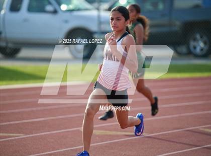 Thumbnail 1 in Panther Relays (200M) photogallery.