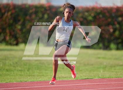 Thumbnail 3 in Panther Relays (200M) photogallery.