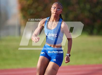 Thumbnail 1 in Panther Relays (200M) photogallery.
