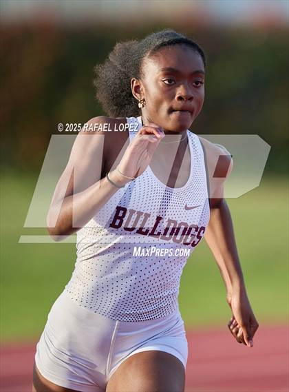 Thumbnail 3 in Panther Relays (200M) photogallery.