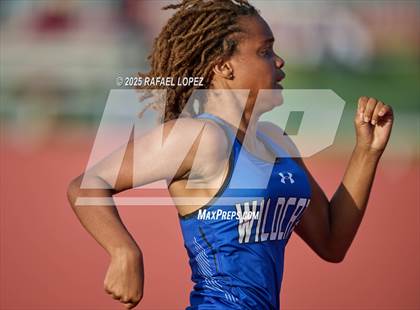 Thumbnail 1 in Panther Relays (200M) photogallery.