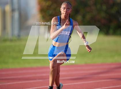 Thumbnail 2 in Panther Relays (200M) photogallery.