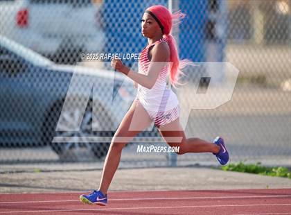 Thumbnail 3 in Panther Relays (200M) photogallery.