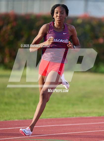 Thumbnail 1 in Panther Relays (200M) photogallery.
