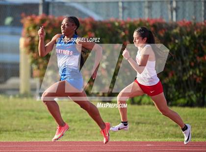 Thumbnail 1 in Panther Relays (200M) photogallery.
