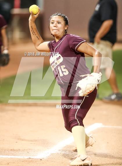 Thumbnail 1 in Sahuarita vs. Winslow (AIA 3A Final) photogallery.