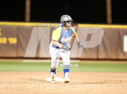 Thumbnail 2 in Sahuarita vs. Winslow (AIA 3A Final) photogallery.