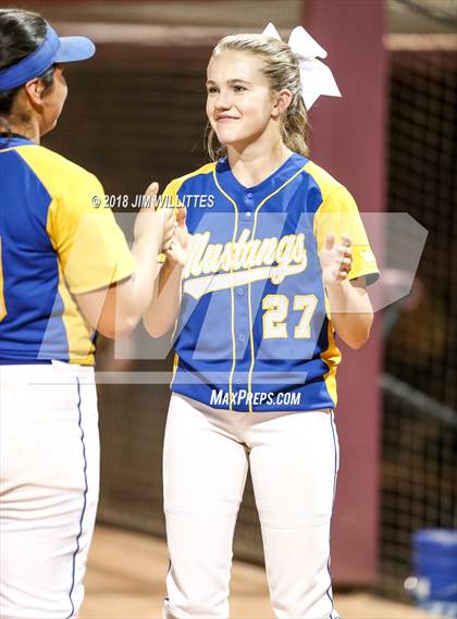 Thumbnail 2 in Sahuarita vs. Winslow (AIA 3A Final) photogallery.