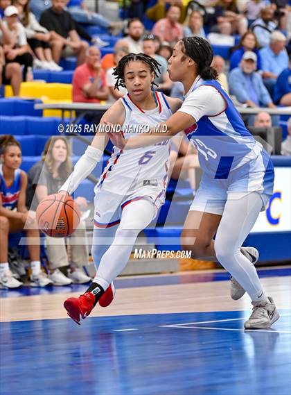 Thumbnail 3 in Indiana All-Stars (Junior vs Senior) photogallery.