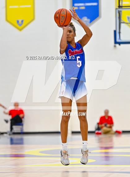 Thumbnail 3 in Indiana All-Stars (Junior vs Senior) photogallery.