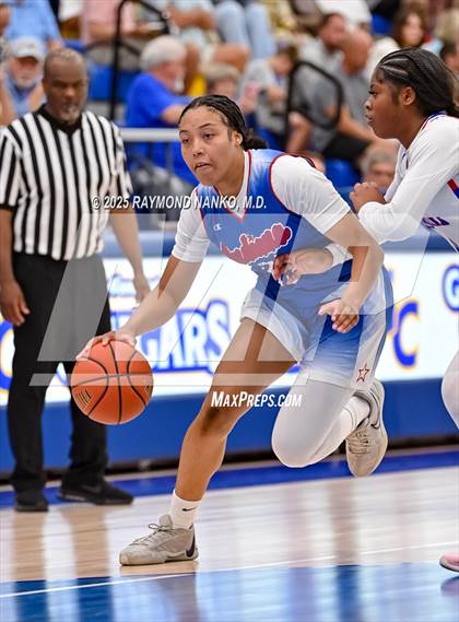 Thumbnail 1 in Indiana All-Stars (Junior vs Senior) photogallery.