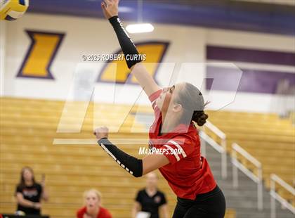 Thumbnail 2 in JV: Hart @ Valencia photogallery.