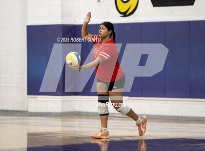 Thumbnail 2 in JV: Hart @ Valencia photogallery.