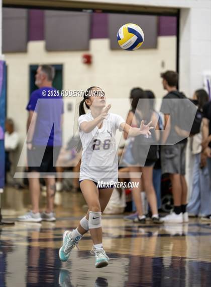 Thumbnail 2 in JV: Hart @ Valencia photogallery.