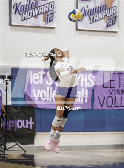 Thumbnail 2 in JV: Hart @ Valencia photogallery.