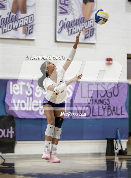 Thumbnail 3 in JV: Hart @ Valencia photogallery.