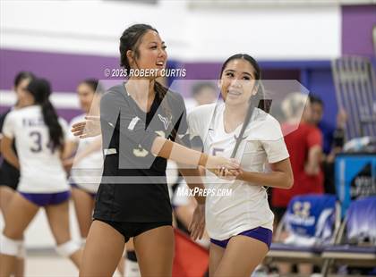 Thumbnail 2 in JV: Hart @ Valencia photogallery.