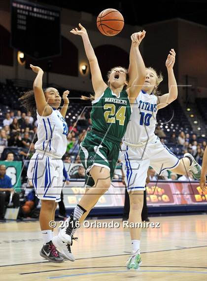 Thumbnail 3 in La Costa Canyon vs Eastlake (CIF SDS D1 Final) photogallery.