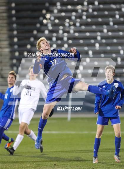 Thumbnail 2 in Arapahoe vs Grandview (5A CHSAA Final) photogallery.