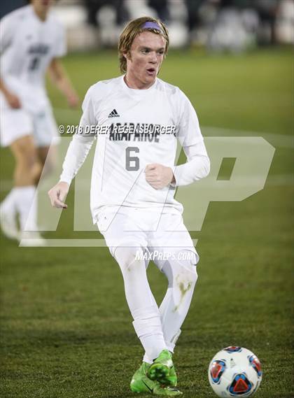 Thumbnail 2 in Arapahoe vs Grandview (5A CHSAA Final) photogallery.