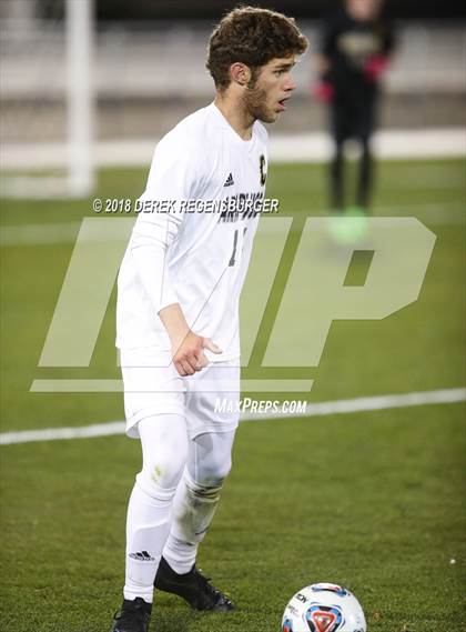 Thumbnail 2 in Arapahoe vs Grandview (5A CHSAA Final) photogallery.