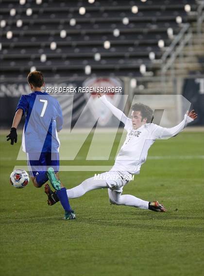 Thumbnail 2 in Arapahoe vs Grandview (5A CHSAA Final) photogallery.