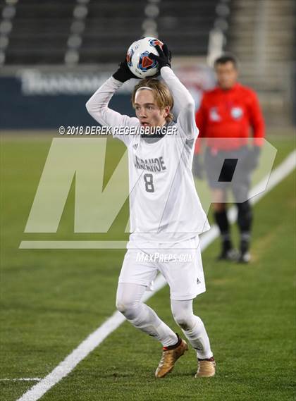 Thumbnail 3 in Arapahoe vs Grandview (5A CHSAA Final) photogallery.