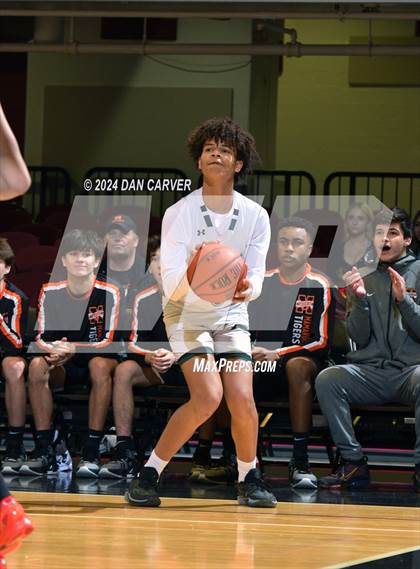Thumbnail 1 in Yorktown vs. Mamaroneck (Slam Dunk Showcase) photogallery.