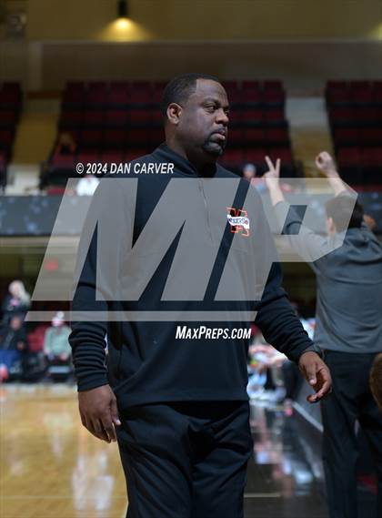 Thumbnail 3 in Yorktown vs. Mamaroneck (Slam Dunk Showcase) photogallery.