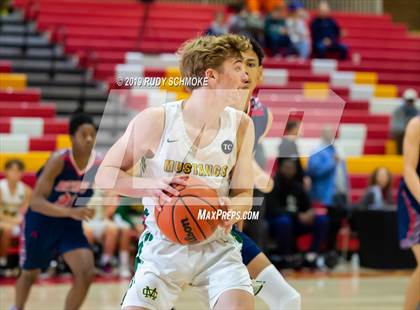 Thumbnail 2 in Christian vs. Mira Costa (Torrey Pines Holiday Classic) photogallery.