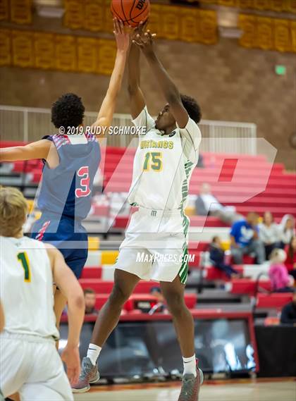 Thumbnail 2 in Christian vs. Mira Costa (Torrey Pines Holiday Classic) photogallery.