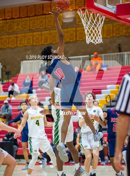 Thumbnail 2 in Christian vs. Mira Costa (Torrey Pines Holiday Classic) photogallery.