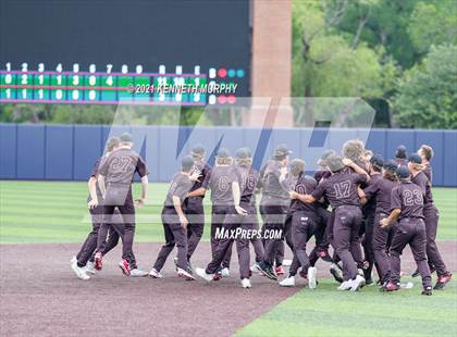 Thumbnail 1 in Rockwall vs Rockwall-Heath (UIL 6A Regional Final) photogallery.