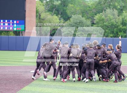 Thumbnail 1 in Rockwall vs Rockwall-Heath (UIL 6A Regional Final) photogallery.