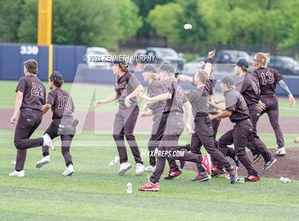 Thumbnail 3 in Rockwall vs Rockwall-Heath (UIL 6A Regional Final) photogallery.