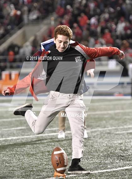 Thumbnail 1 in Mater Dei vs. St. John Bosco (CIF-SS D1 Final) photogallery.