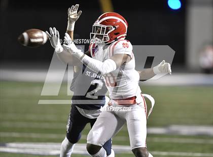 Thumbnail 2 in Mater Dei vs. St. John Bosco (CIF-SS D1 Final) photogallery.