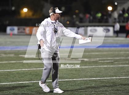 Thumbnail 2 in Mater Dei vs. St. John Bosco (CIF-SS D1 Final) photogallery.