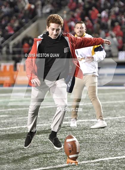 Thumbnail 3 in Mater Dei vs. St. John Bosco (CIF-SS D1 Final) photogallery.