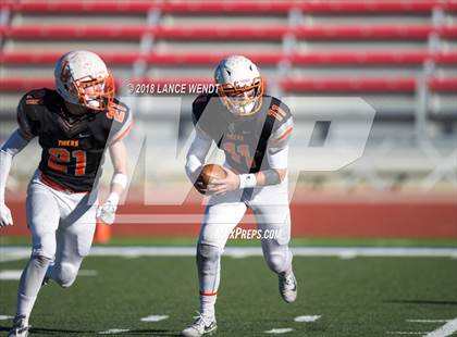 Thumbnail 2 in La Junta vs. Platte Valley (CHSAA 2A State Final) photogallery.