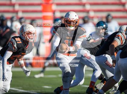 Thumbnail 2 in La Junta vs. Platte Valley (CHSAA 2A State Final) photogallery.
