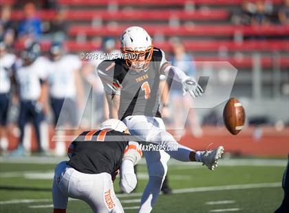 Thumbnail 1 in La Junta vs. Platte Valley (CHSAA 2A State Final) photogallery.