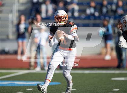 Thumbnail 3 in La Junta vs. Platte Valley (CHSAA 2A State Final) photogallery.