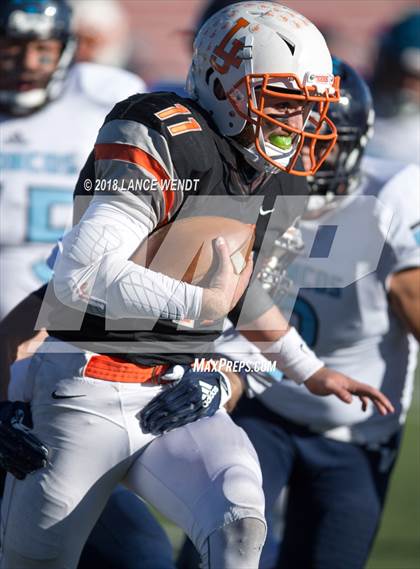 Thumbnail 2 in La Junta vs. Platte Valley (CHSAA 2A State Final) photogallery.