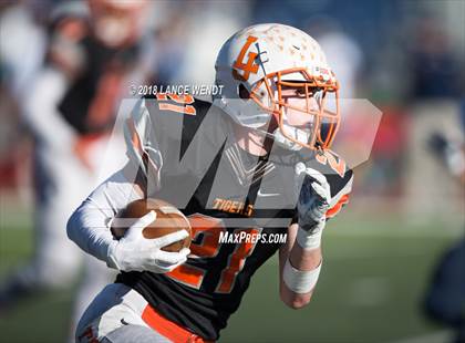 Thumbnail 1 in La Junta vs. Platte Valley (CHSAA 2A State Final) photogallery.