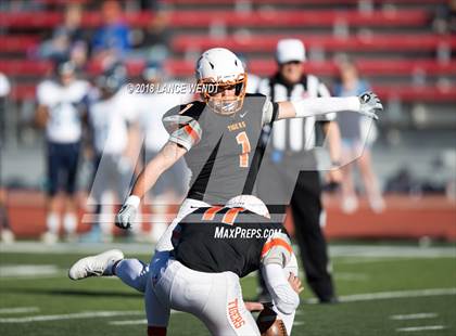 Thumbnail 2 in La Junta vs. Platte Valley (CHSAA 2A State Final) photogallery.