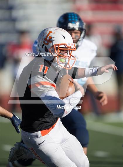 Thumbnail 3 in La Junta vs. Platte Valley (CHSAA 2A State Final) photogallery.