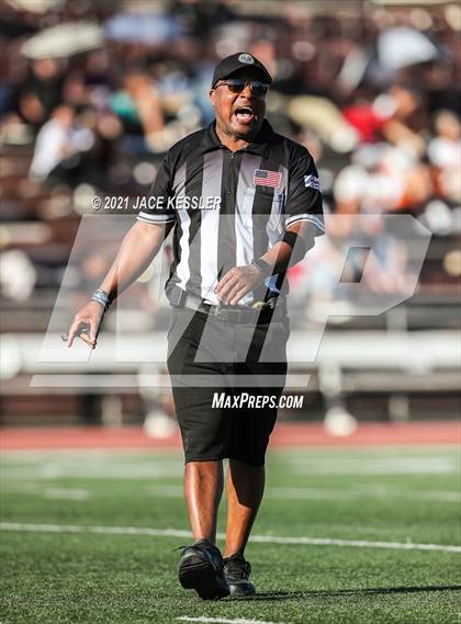Thumbnail 2 in Crespi vs. Mater Dei (CIFSS D1 Playoff) photogallery.